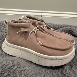 HEY DUDE Wendy Peak Hi Suede Blush 9 - Cushy High-Top Loafer